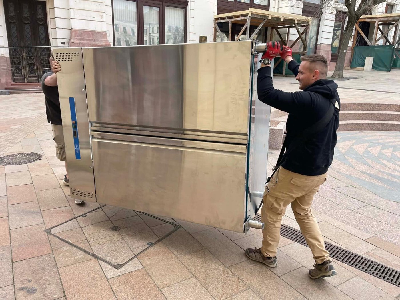 Konyhai berendezés szállítása belvárosi helyszínre